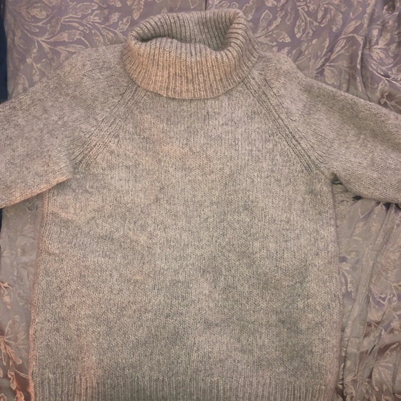 Gap Knitted Turtleneck Sweater - Picture 2 of 3